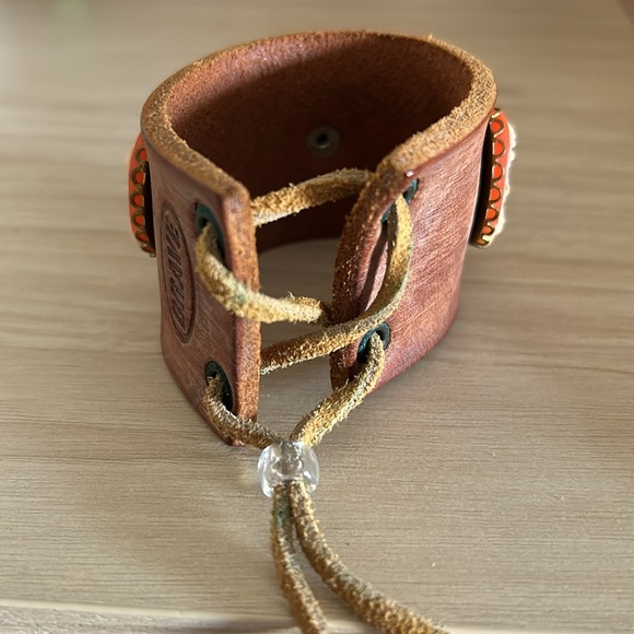 Vintage leather cuff bracelet - Picture 4 of 5